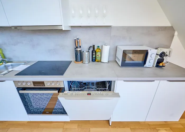 Apartment Klimatisiertes Dachgeschoss Metro Naehe